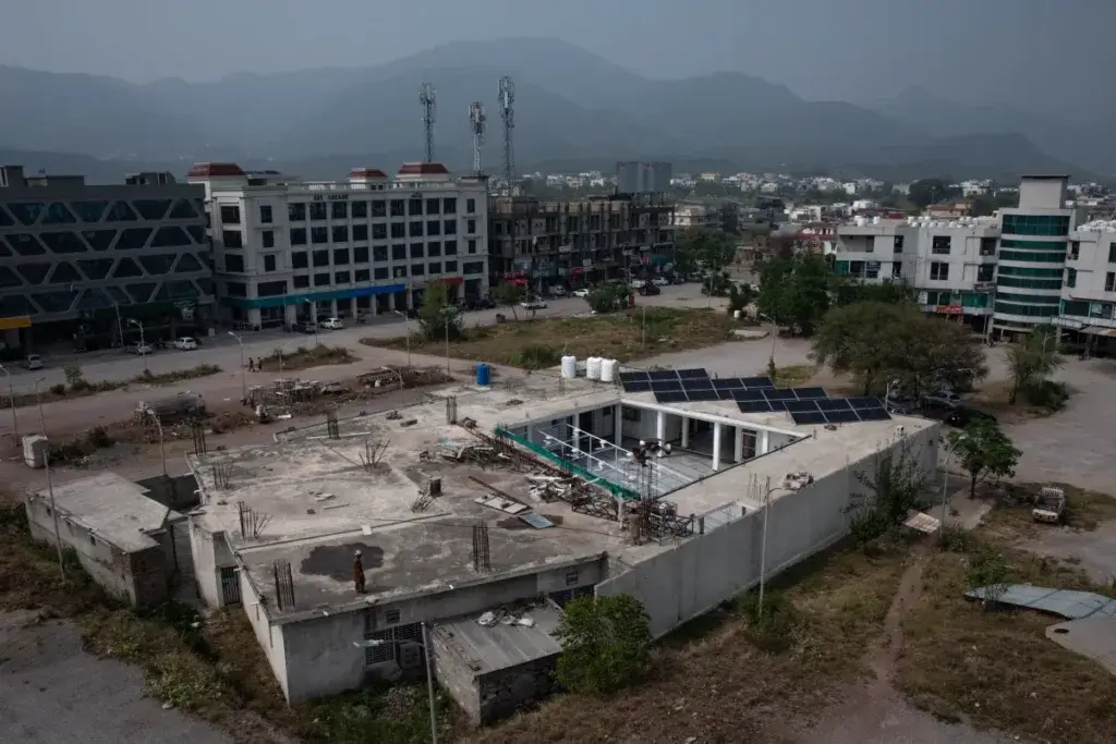 Rooftop solar panels installed on house – Solar Energy Price in Pakistan